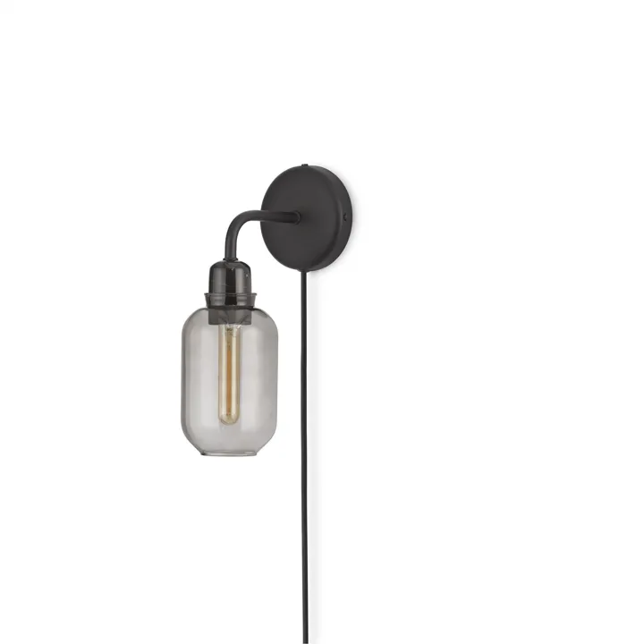 Normann Copenhagen Amp Røg/ Sort – væglampe — produktfoto