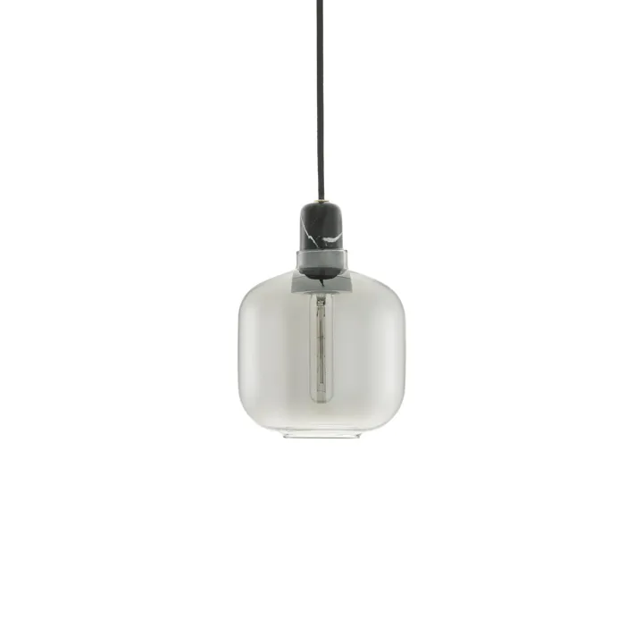 Normann Copenhagen Amp Lille Røgfarvet/Sort – pendel — produktfoto