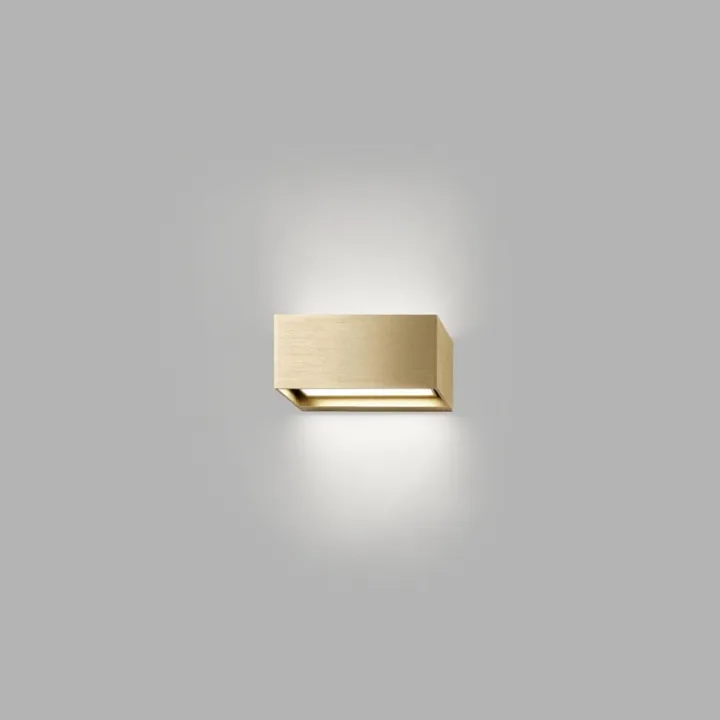 LIGHT-POINT LINEA W1 150 - Brass – væglampe — produktfoto