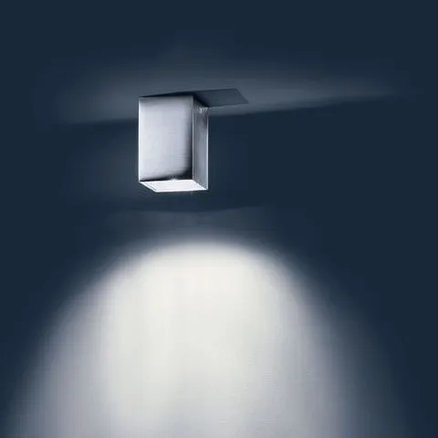 Dox IP44 (outlet) – loftlampe — produktfoto