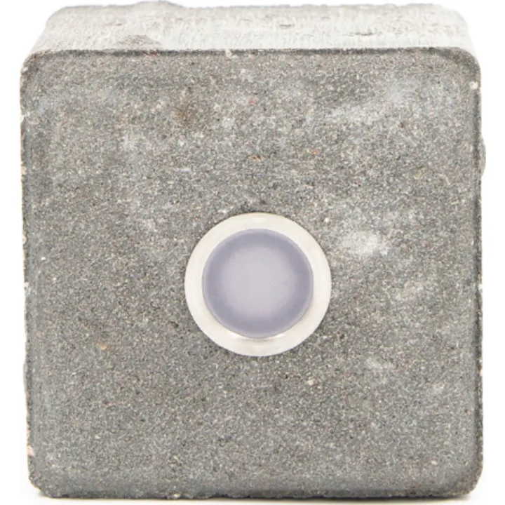 Light By Juul betonflise med Cosmos spot, grå, 10x10x6 cm – udendørslampe — produktfoto