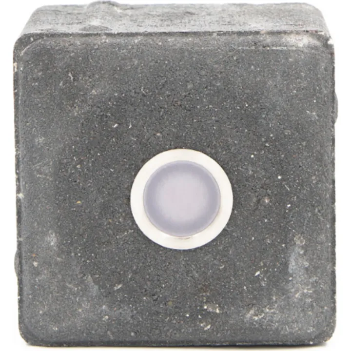 Light By Juul betonflise med Cosmos spot, sort, 10x10x6 cm – udendørslampe — produktfoto