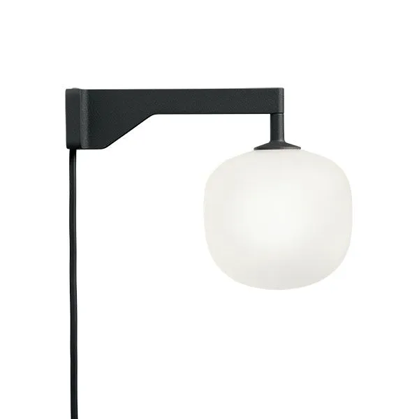 Muuto Rime Sort – væglampe — produktfoto