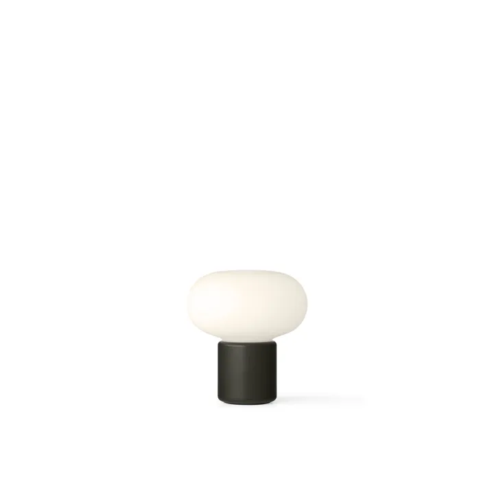 New Works Karl-Johan Forest Green – transportabel bordlampe — produktfoto