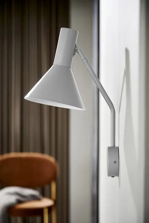 Frandsen Lighting LYSS , mat lysegrå – væglampe — produktfoto