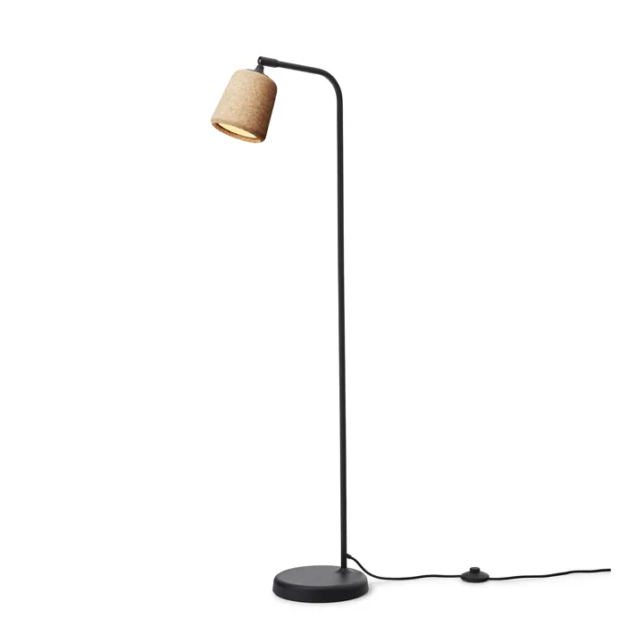 New Works Material Naturlig Kork – gulvlampe — produktfoto