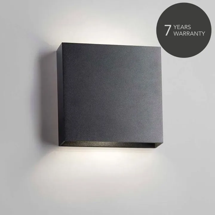 LIGHT-POINT Compact W3 Up-Down LED Sort - 3000K – væglampe — produktfoto