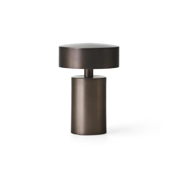 Audo Copenhagen Column Bronze – transportabel bordlampe — produktfoto